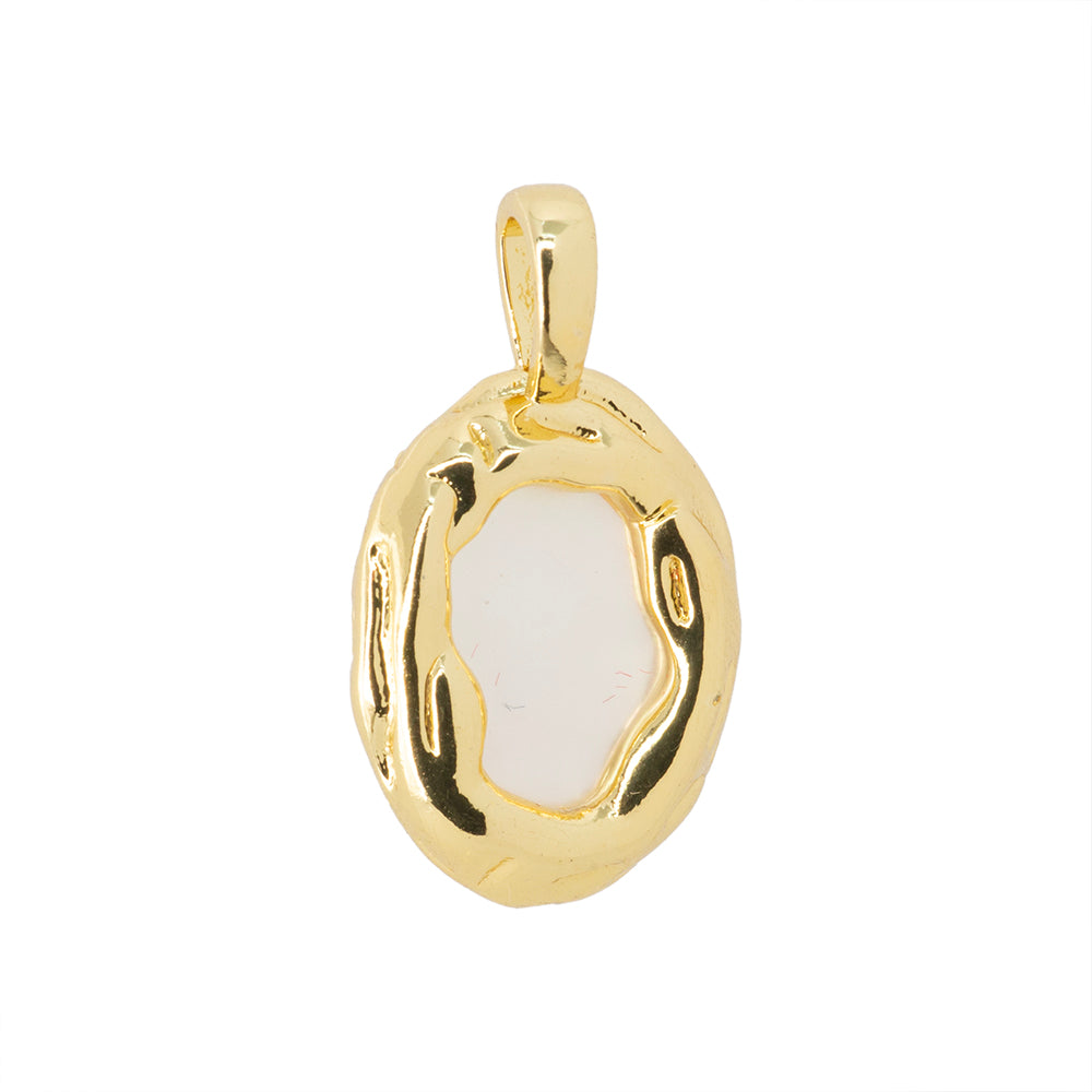 Dije Forma Orgánica con Madre Perla 22x12mm Dorado