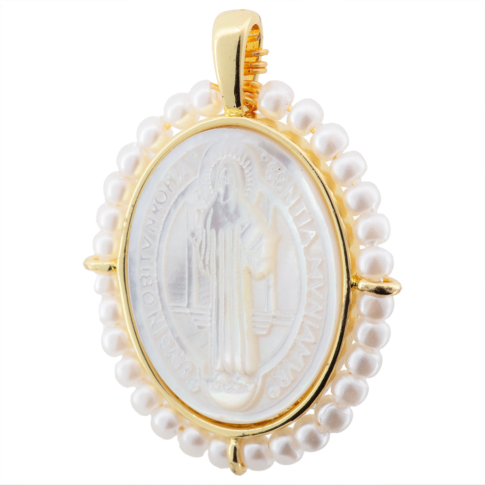 Dije San Benito con Madre Perla y Perla Alrededor 31.5x23mm Dorado